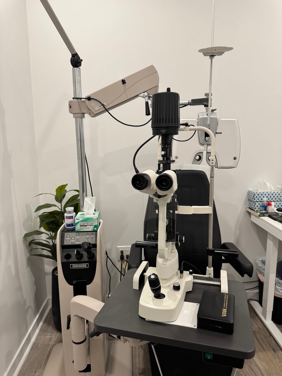 Comprehensive eye exam room at Eyeglass Gallery