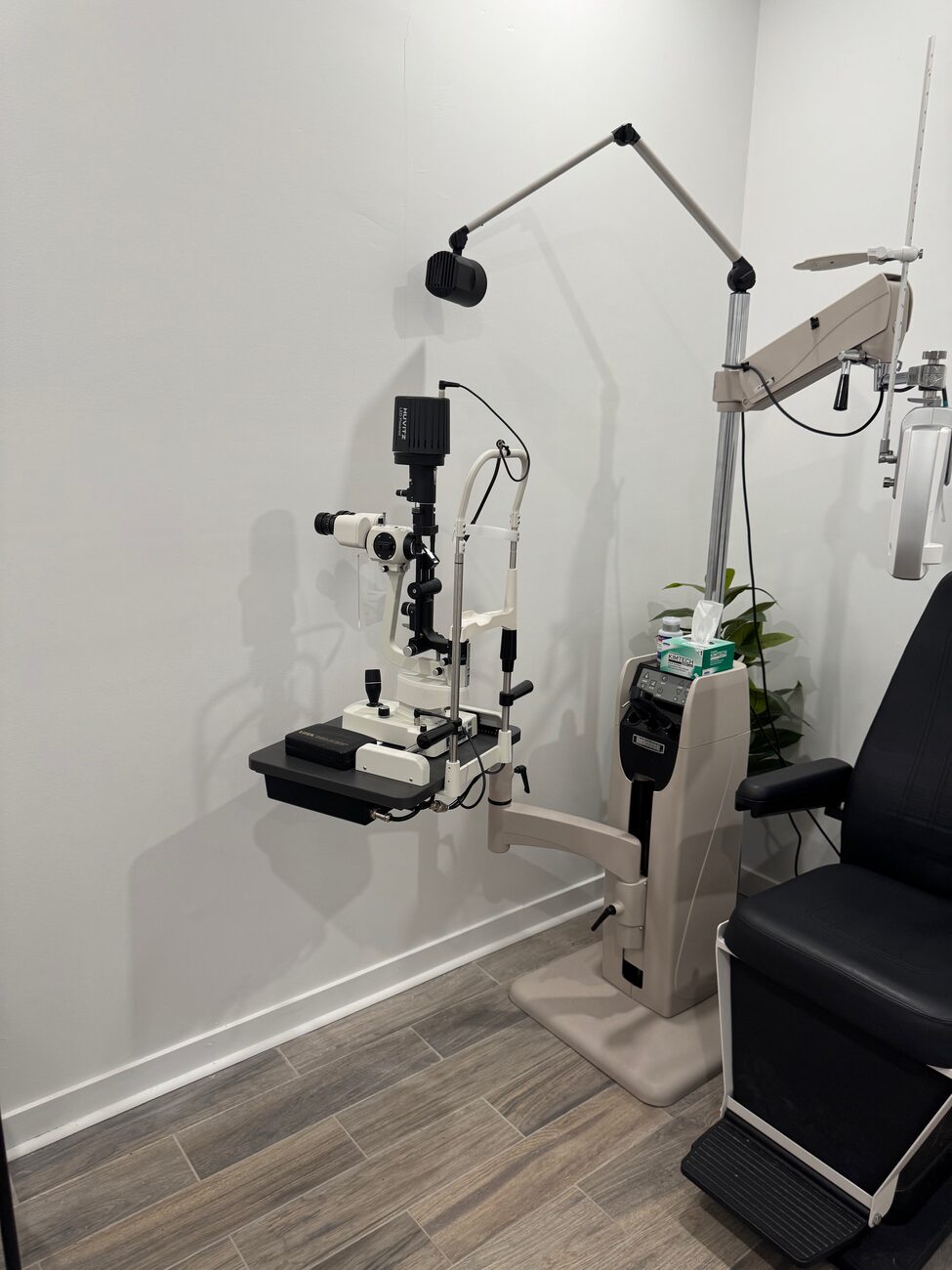 Comprehensive eye exam room at Eyeglass Gallery